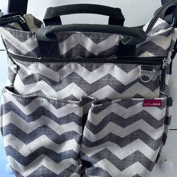 SKIP HOP FASHION DIAPER BAG. ONLY USED OT WHEN WE WENT TO CHURCH~ a few times 😬 - Picture 6 of 15